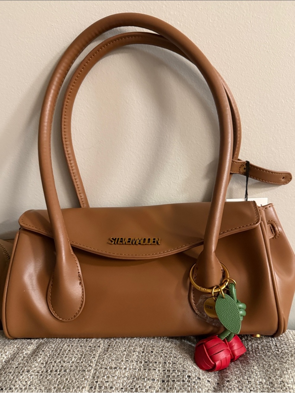 🍒NEW 🍒 Steve Madden Tan Shoulder Bag with Red and Green Charm